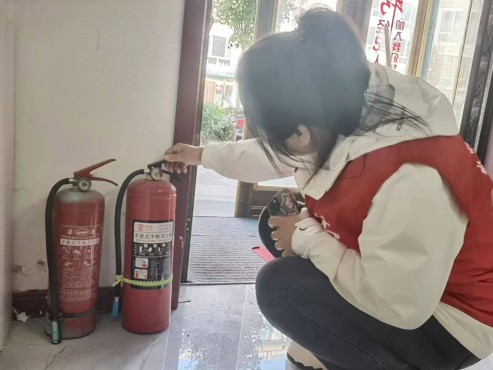 胜利街道民和社区开展国庆节安全生产宣传排查