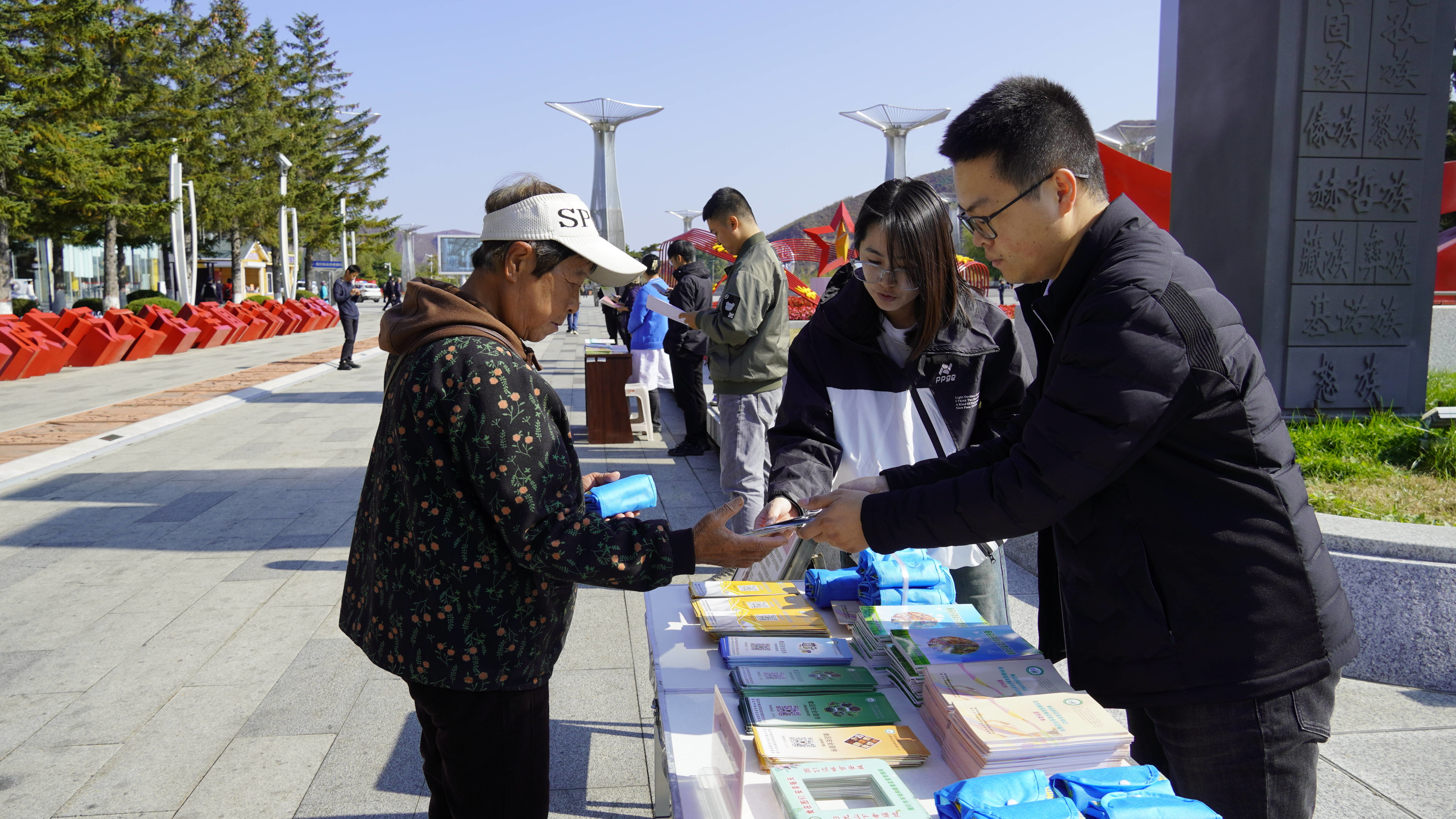 图们市开展食品安全主题宣传活动