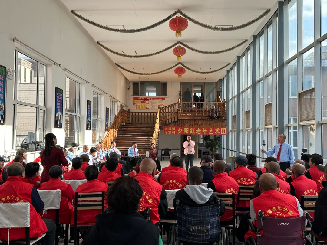 重阳佳节 艺术团点亮老年公寓欢乐时光