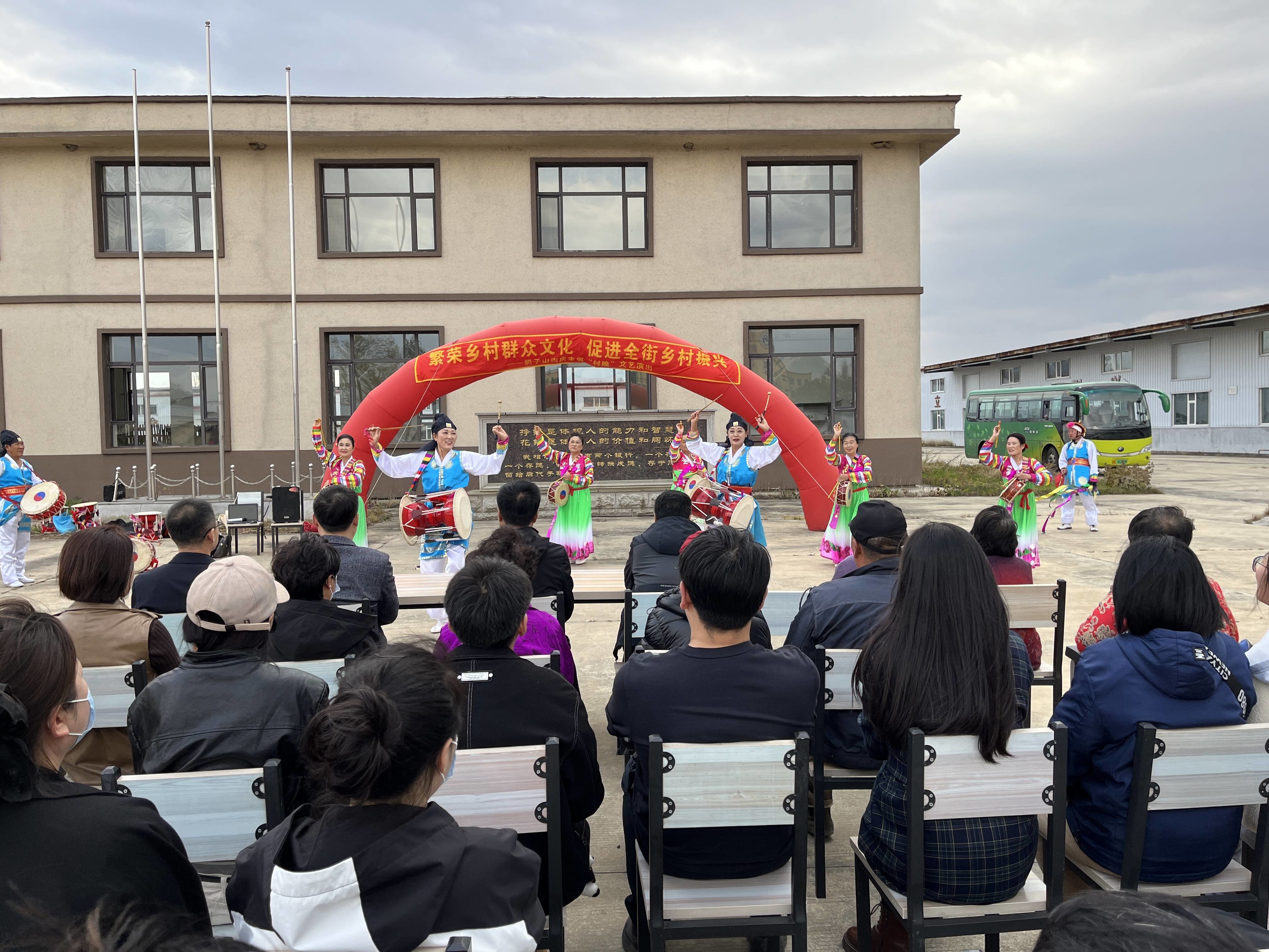 蛟河市奶子山街举办“村晚”文艺演出