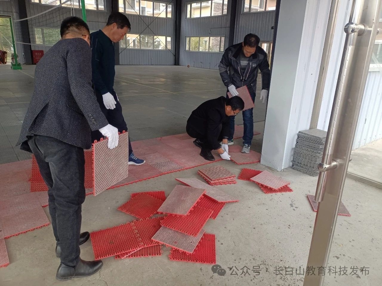 池北一中党支部组织开展党员义务劳动