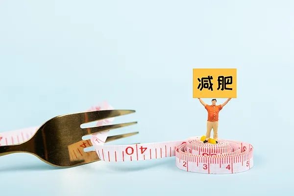 一天中有2个“发胖时刻”，再饿也要“管住嘴”！