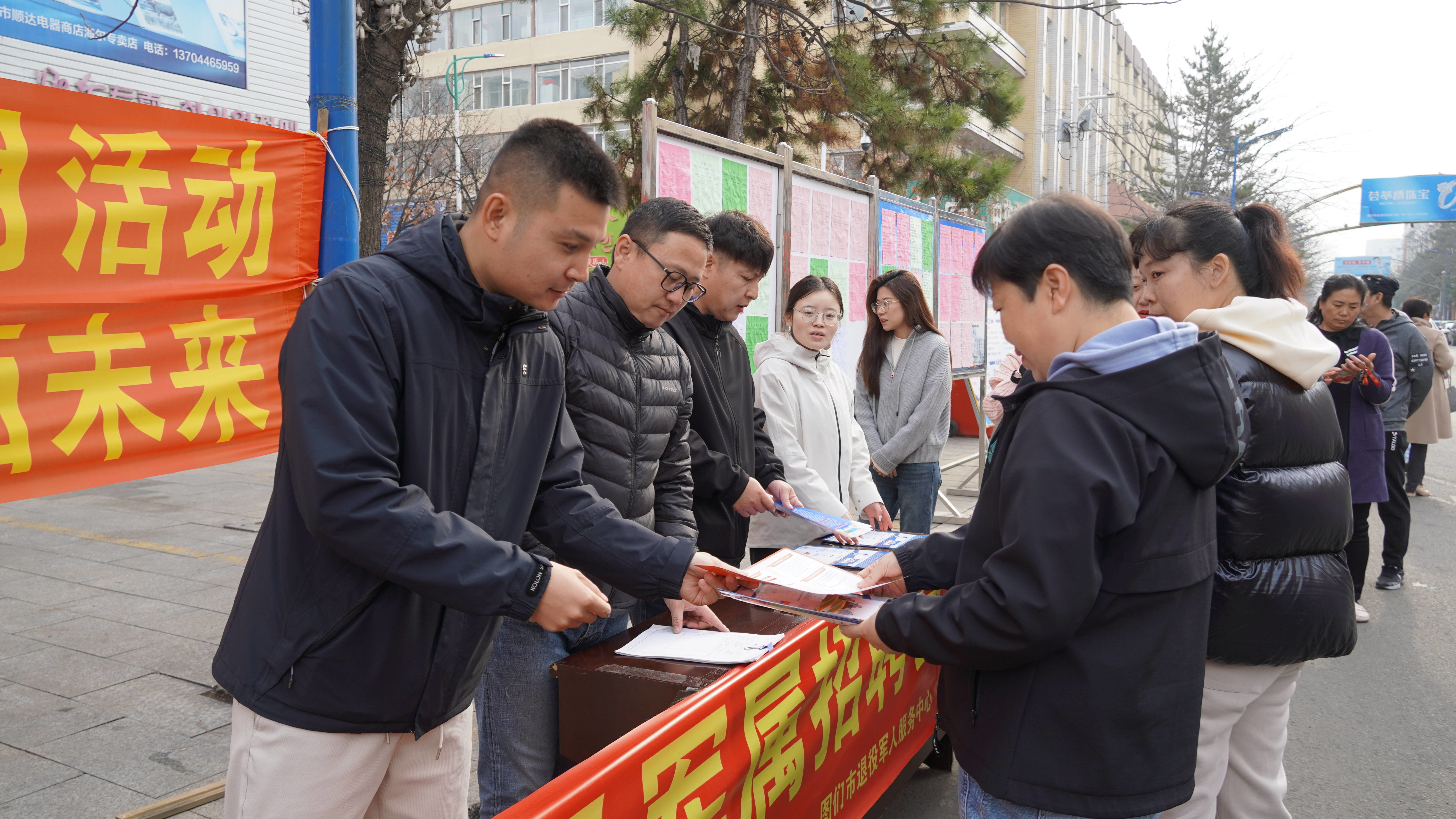 “ ‘就’在金秋，‘职’面未来”金秋招聘月专场招聘会