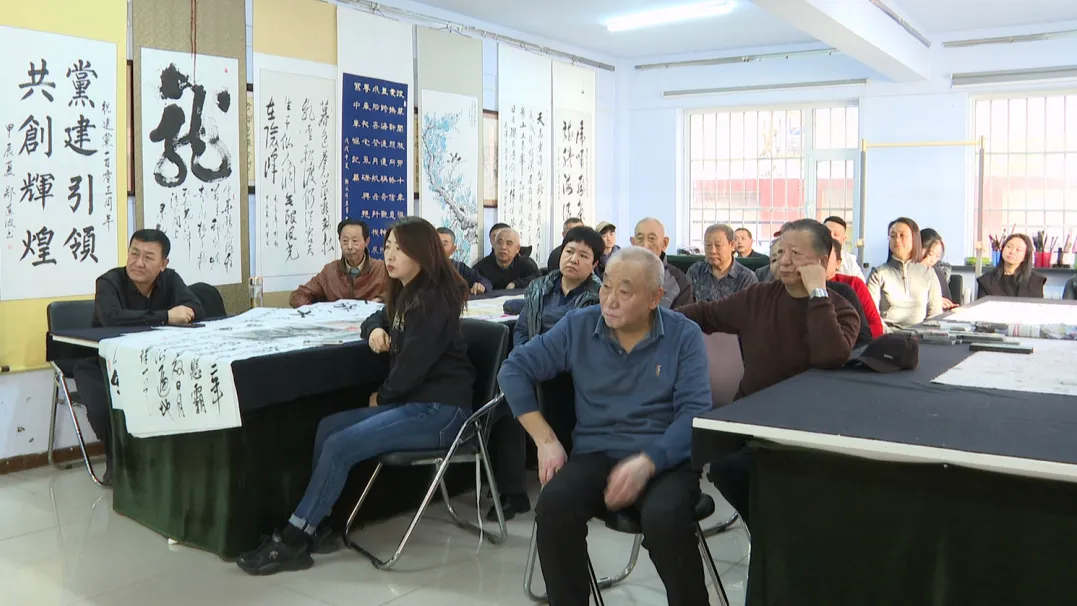 【学习贯彻市委七届八次全会精神】前郭县阿穆尔街道举办“彰显书法魅力 展现时代精神”书画作品展