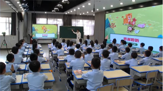 龙井市北安小学语文教研团队观看吉林省小学语文“访名校 进课堂”活动