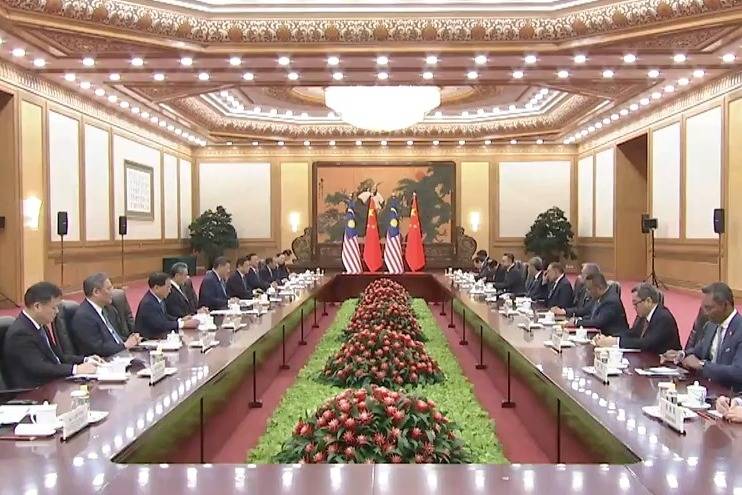 独家视频丨习近平：中马不仅是隔海相望的好邻居 更是志同道合的好朋友 携手发展的好伙伴