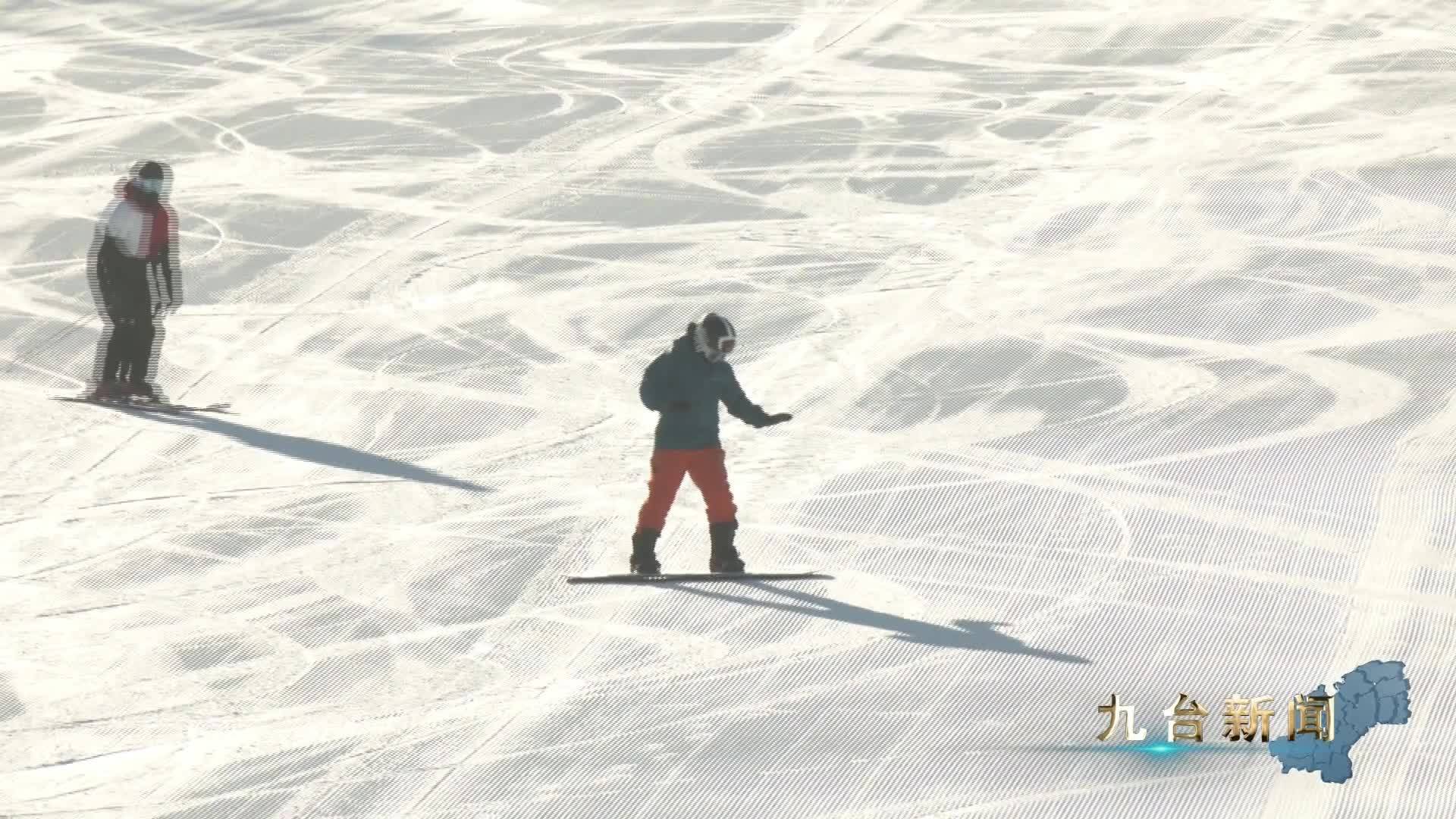 新华网客户端：长春庙香山温泉滑雪度假区开板首滑