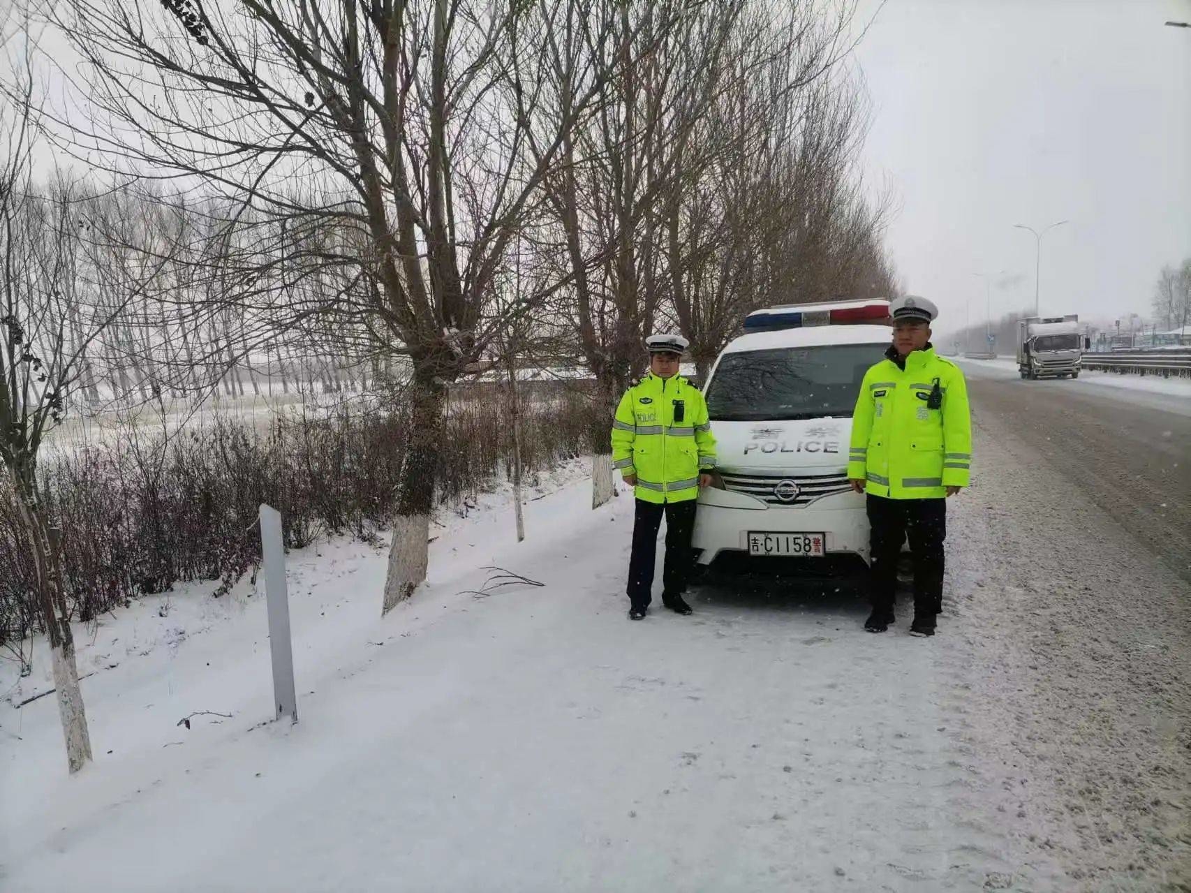 以“雪”为令，闻“雪”而动！岭城交警全力保障道路交通安全畅通