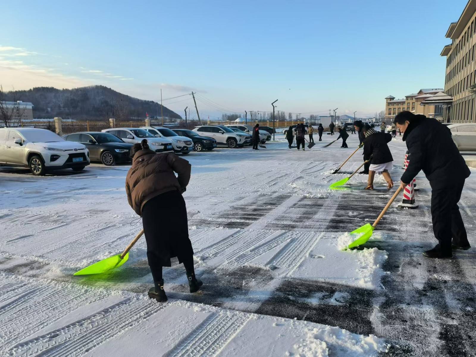 敦化市妇幼保健计划生育服务中心：清雪除冰保安全 “医”路温情护健康