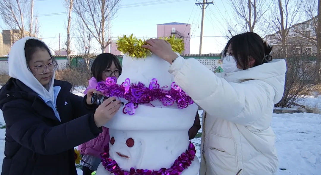 大安市第五中学开展趣味堆雪人活动
