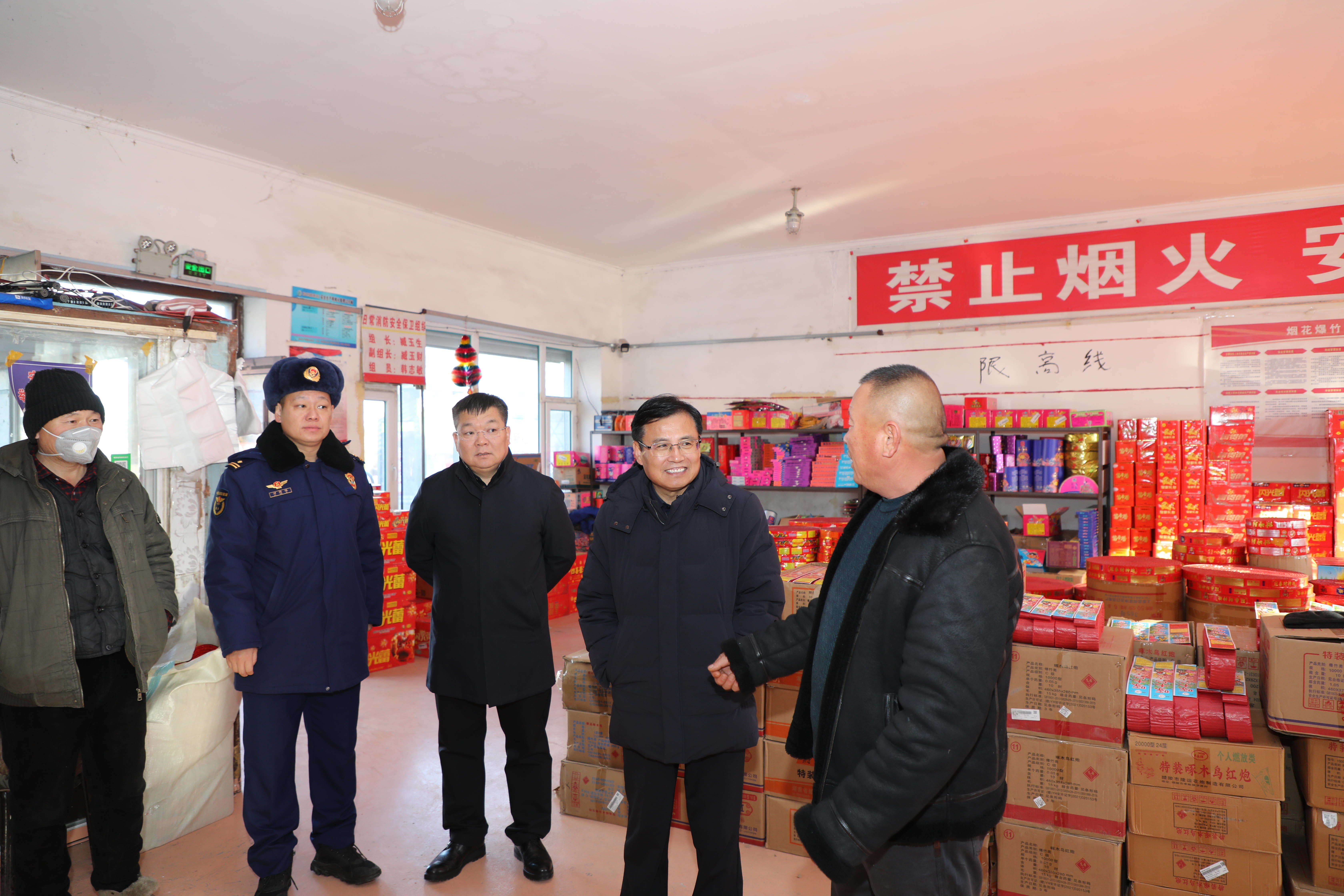 王立国深入城区重点领域和行业检查安全生产工作