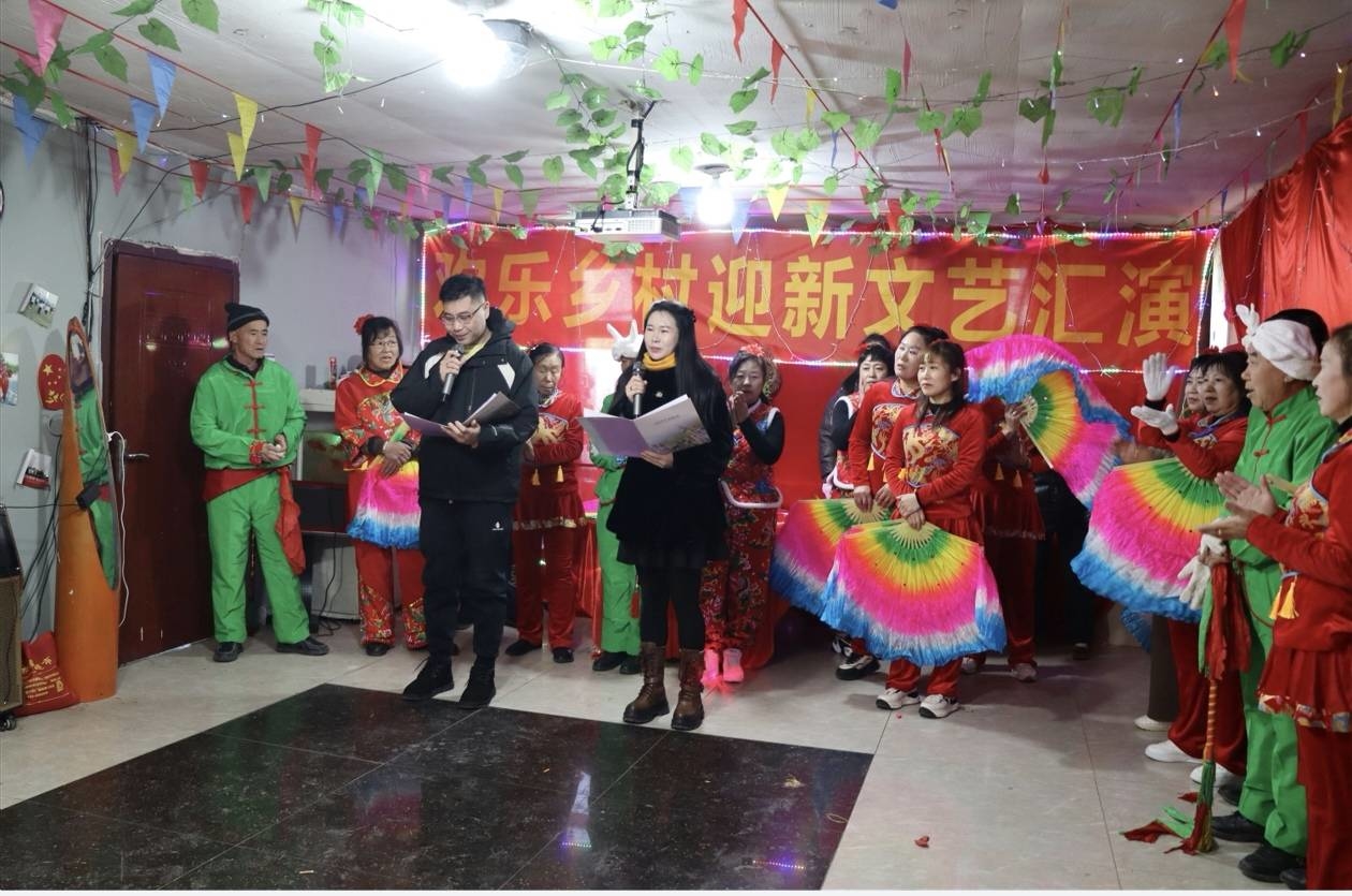 长春市双阳区双营乡黄金村举办欢乐乡村迎新文艺汇演
