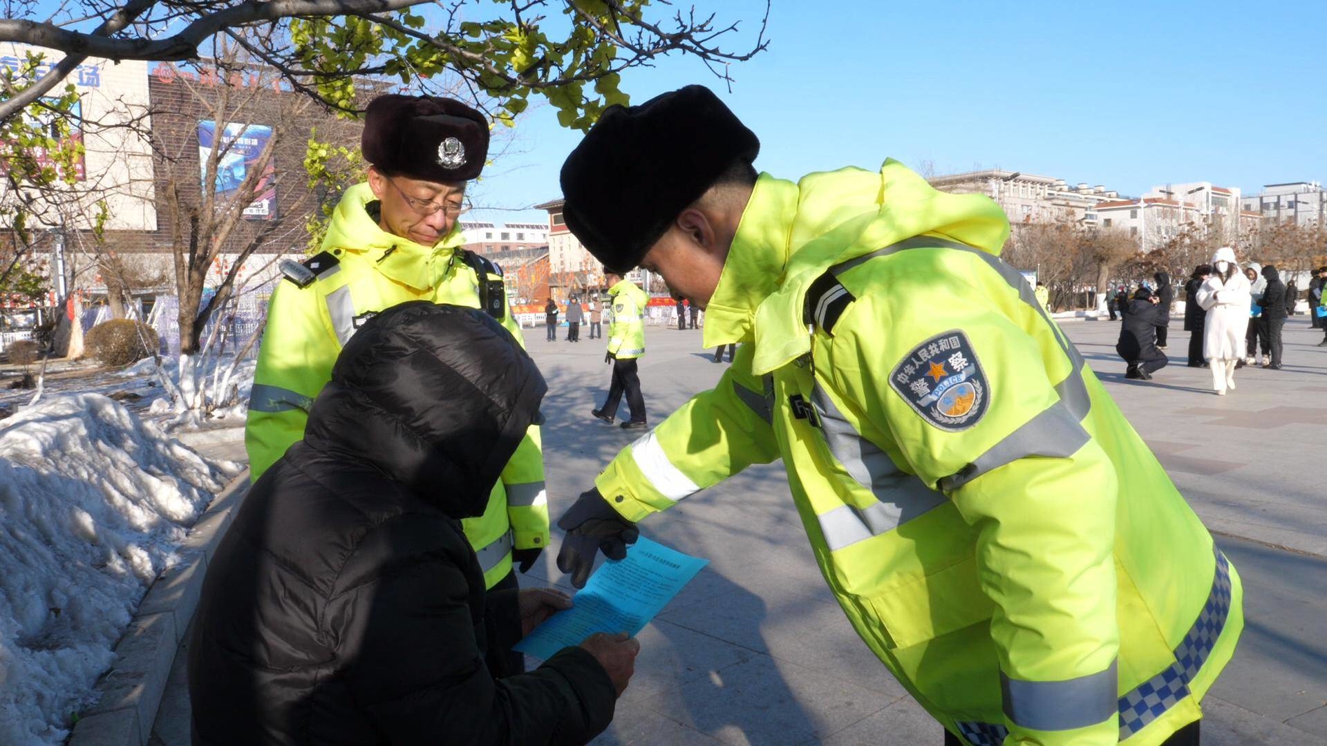 市公安局开展中国人民警察节暨全国“110宣传日”活动