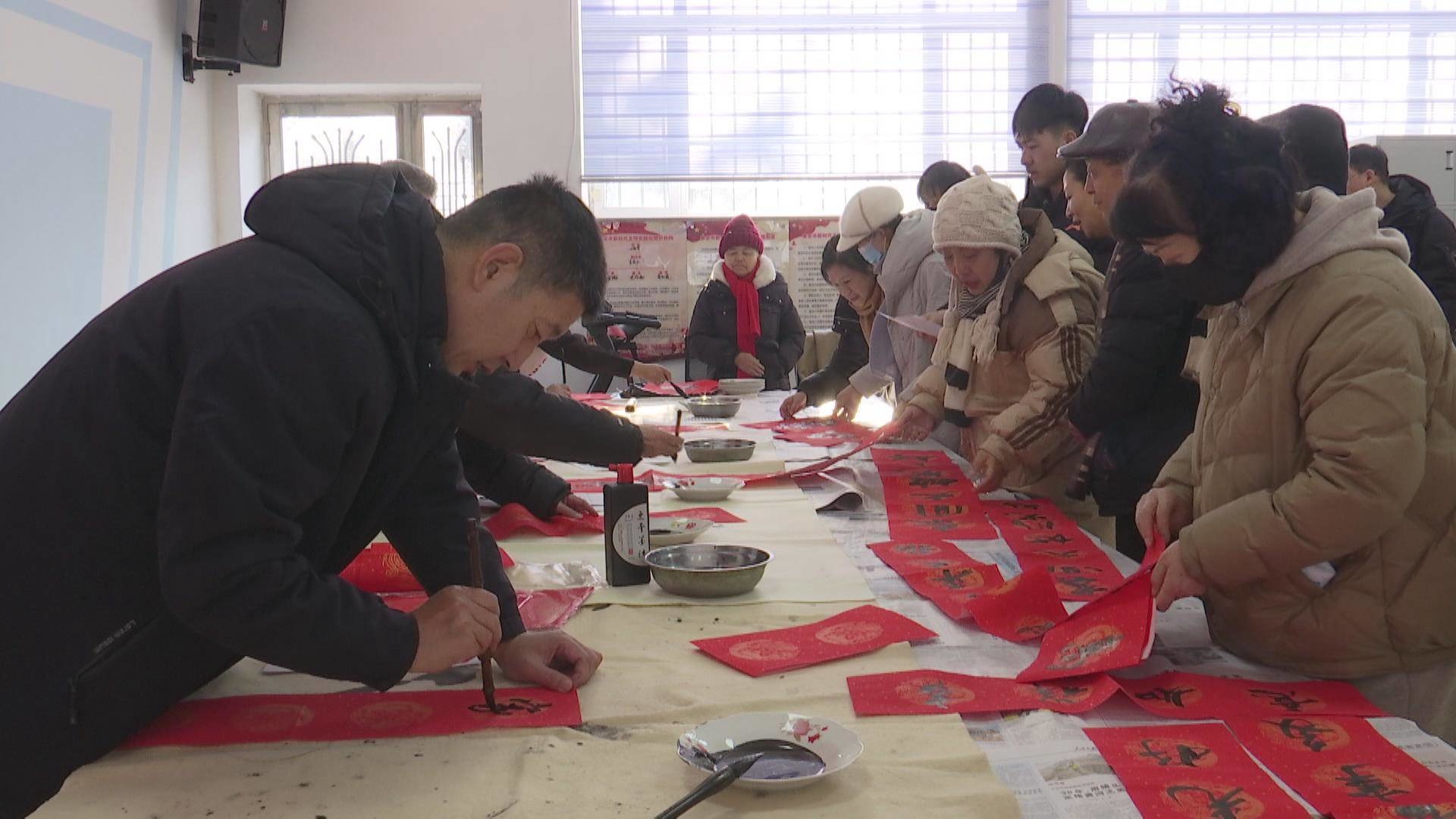 集安市总工会联合市老年文体协会开展“送万福 进万家”公益活动