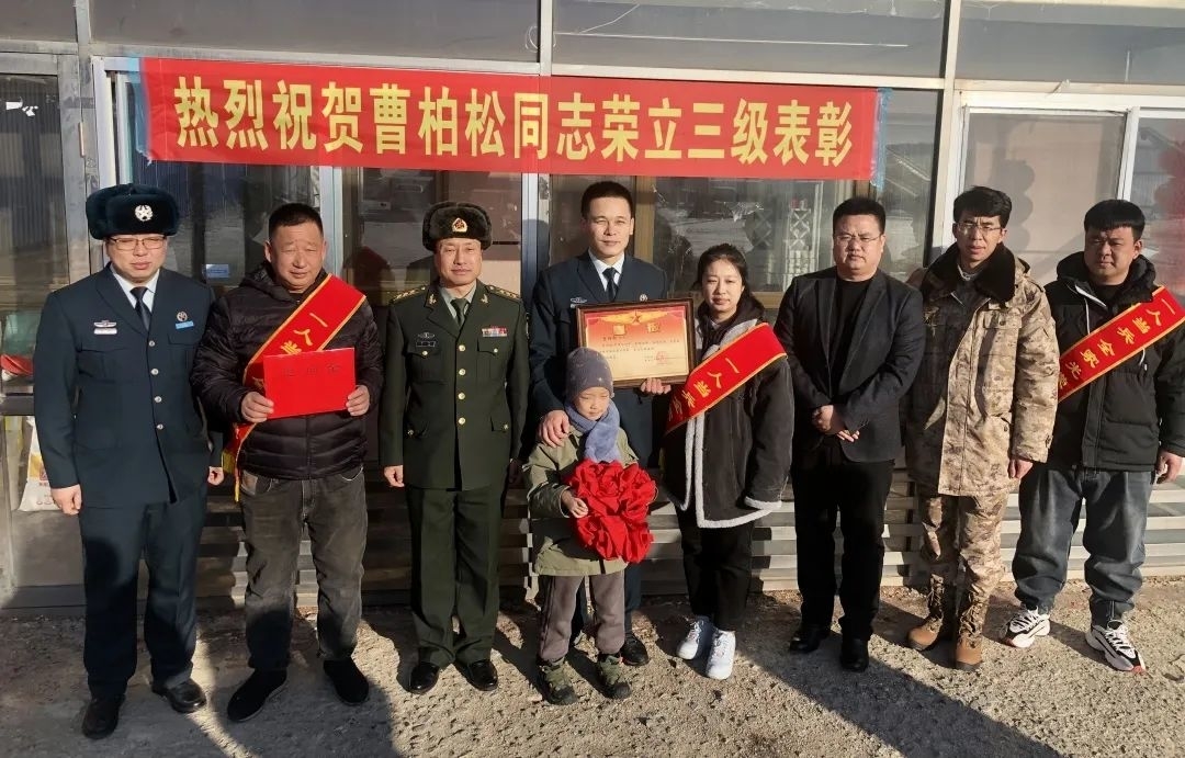 荣光照耀军属门，国防薪火传精神 ——东辽县为立功受奖现役军人家庭送喜报