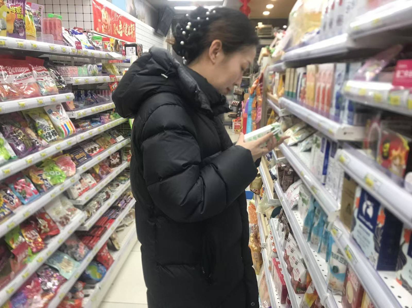 胜利街道文苑社区开展食品安全大排查