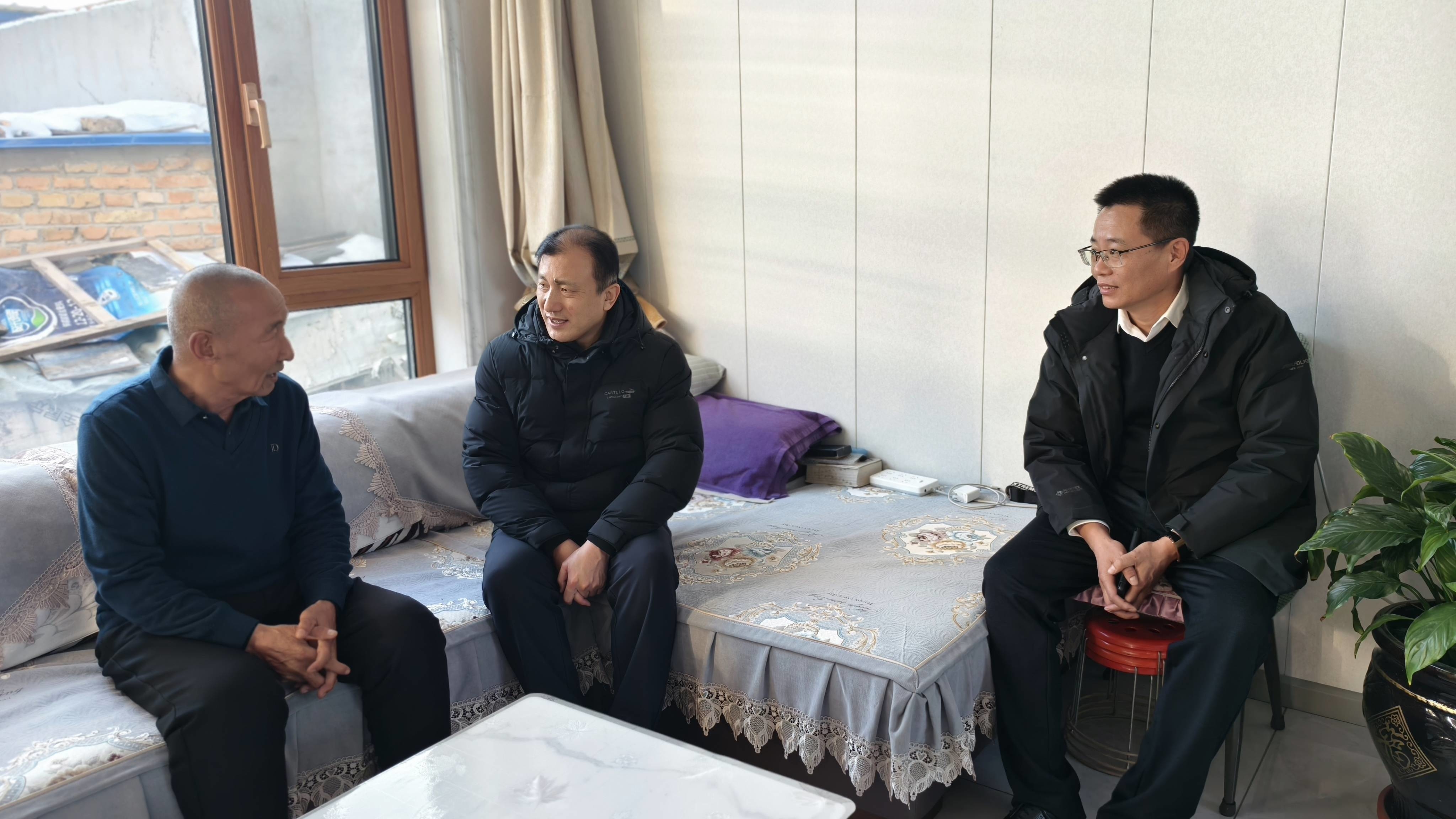 乾安县领导慰问春节不停产企业与困难老党员为他们送上新春祝福