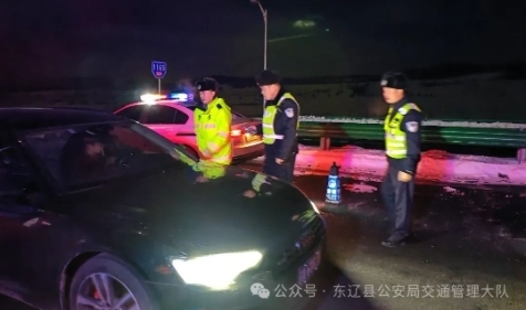 东辽交警夜查酒驾“不停歇”