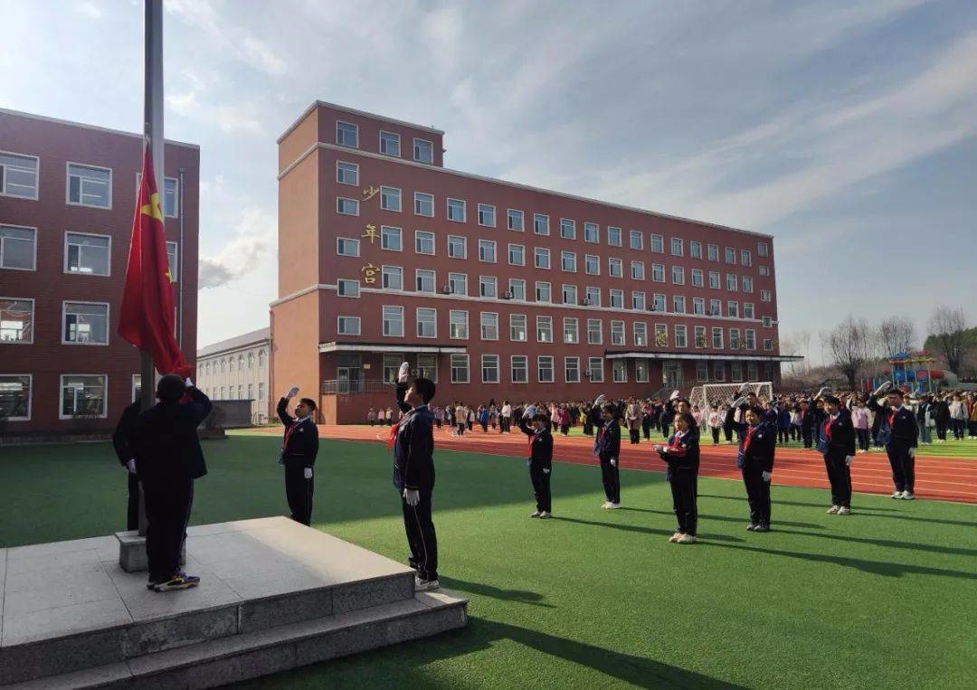 【文明培育】书香润童心 阅读伴成长——东辽县实验小学举行“世界读书日”主题升旗仪式
