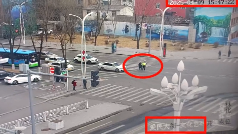 这一刻，街头很暖！