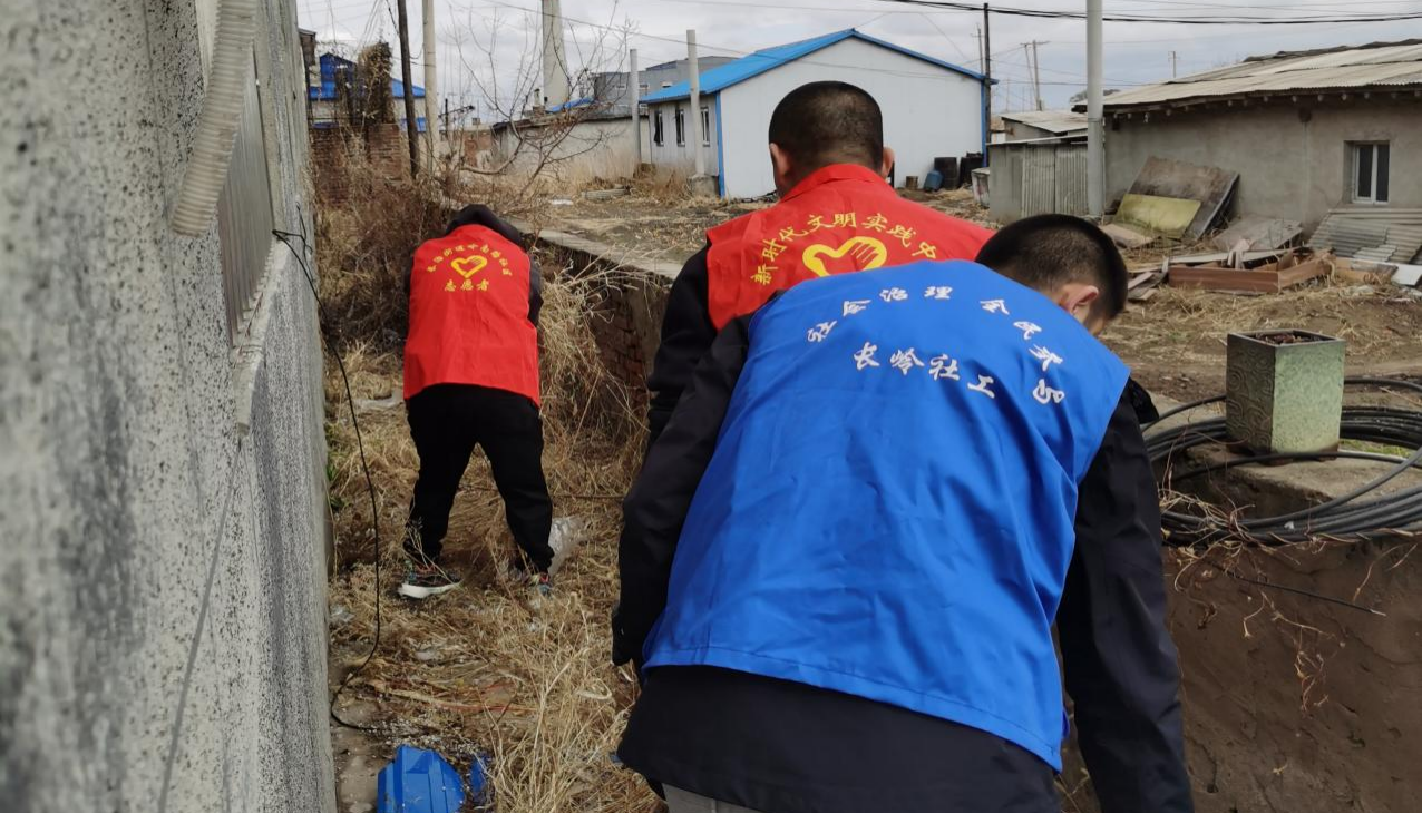 【培树新风尚 文明月月行】长岭县岭南路社区：清理隐患守护家园