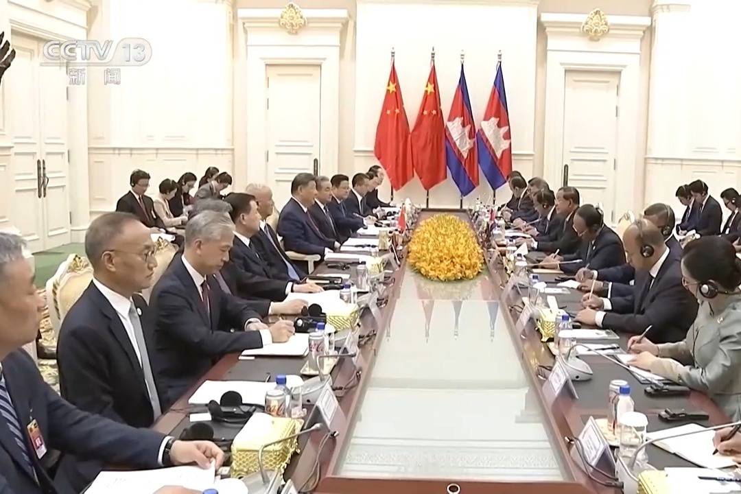 习近平会见柬埔寨人民党主席、参议院主席洪森