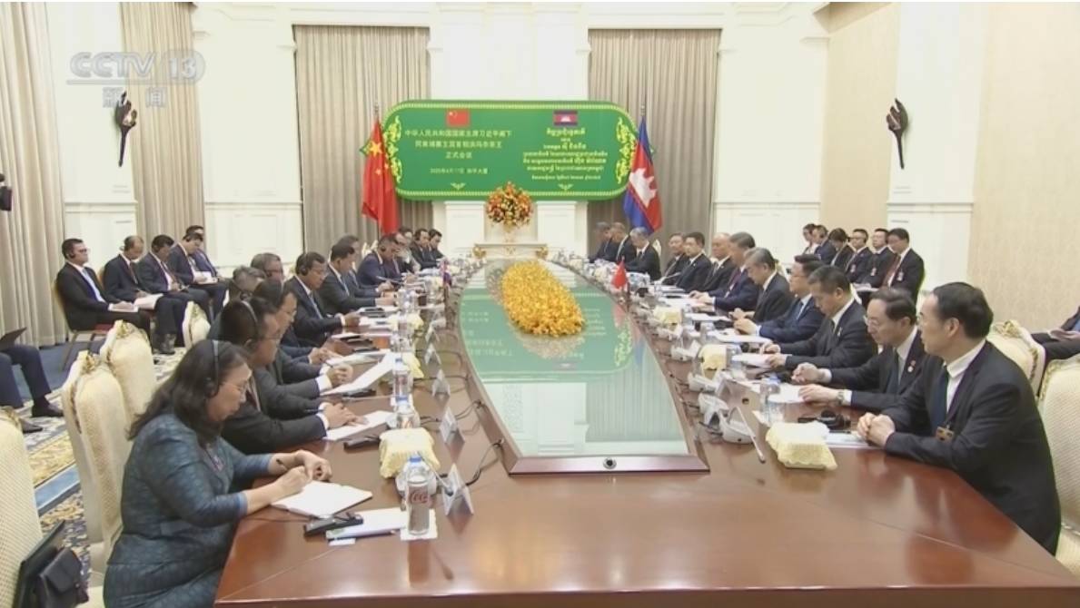 习近平同柬埔寨首相洪玛奈举行会谈