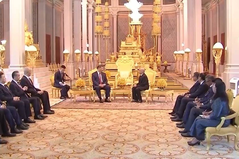 习近平会见柬埔寨国王西哈莫尼