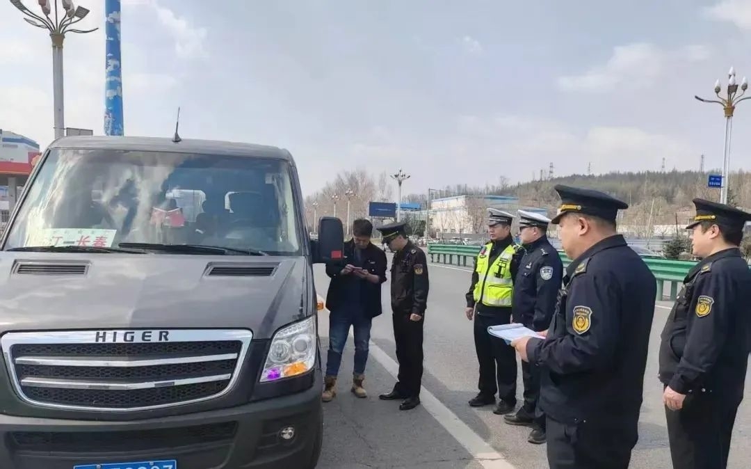 安全带=生命带！多部门联合检查客运车辆安全带规范使用情况