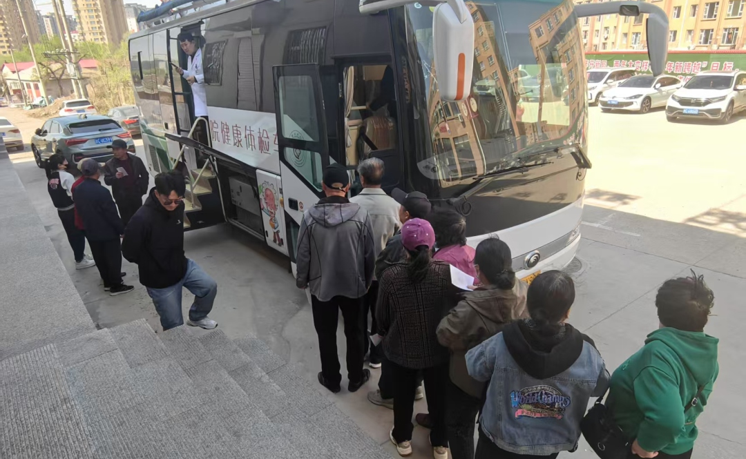 五四薪火传 健康护万家——河北街道朝阳社区联合市中心医院开展义诊活动