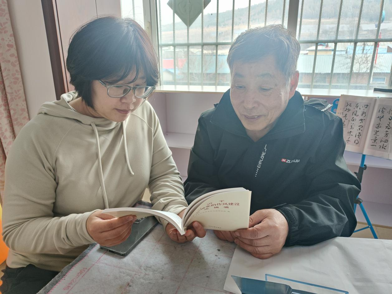 安图县九龙街道安北社区开展 “送学上门践初心 情系党员聚党心” 帮学送学活动