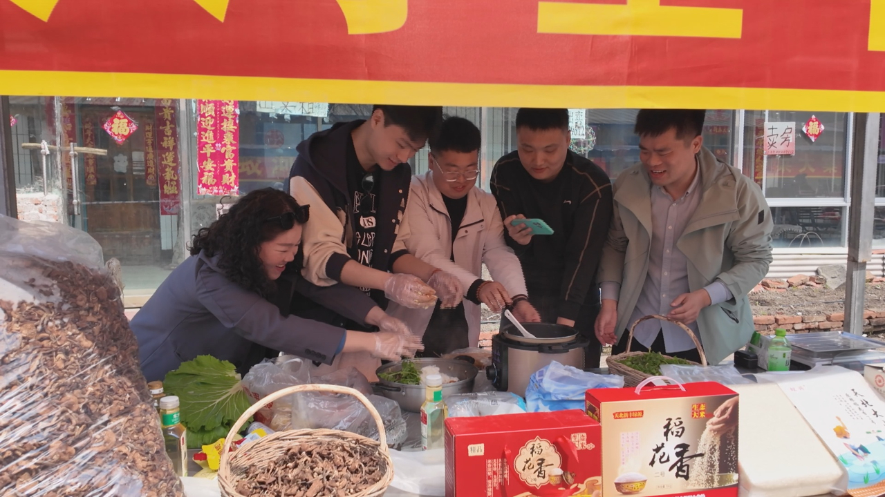蛟河市举办2025松花湖开江鱼美食季暨山野菜采摘季活动