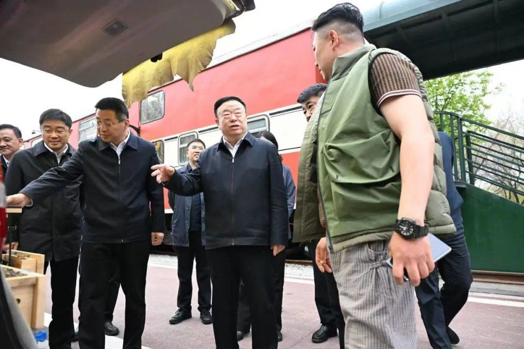 张恩惠王子联调研提振消费和安全生产工作