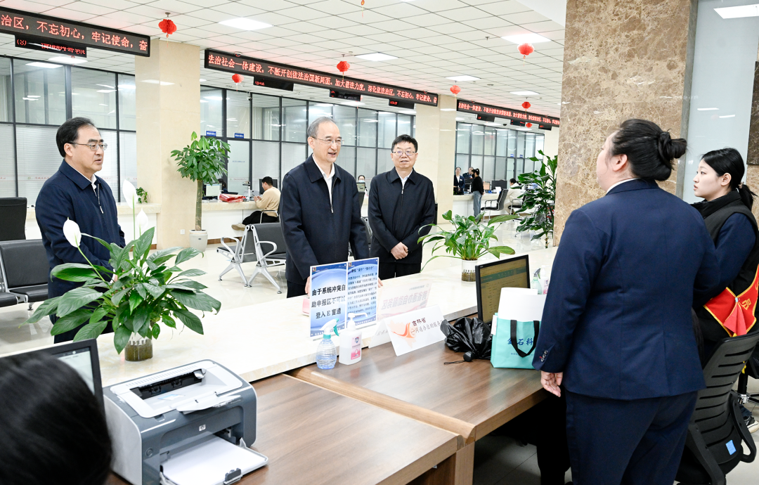 黄强以“四不两直”方式在长春检查指导基层服务工作