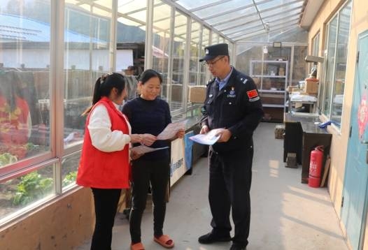 长白县：十四道沟边境派出所联合社区开展反诈宣传