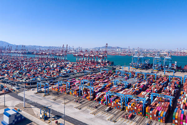 今年前4个月我国货物贸易进出口同比增长2.4%