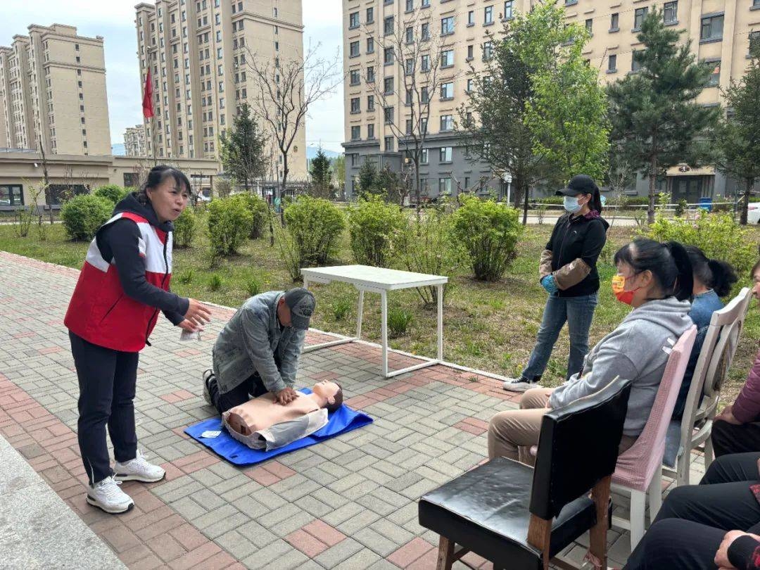 【延吉新时代文明实践】急救培训护生命 义诊服务暖人心——小营镇新时代文明实践所开展“红十字博爱周”活动