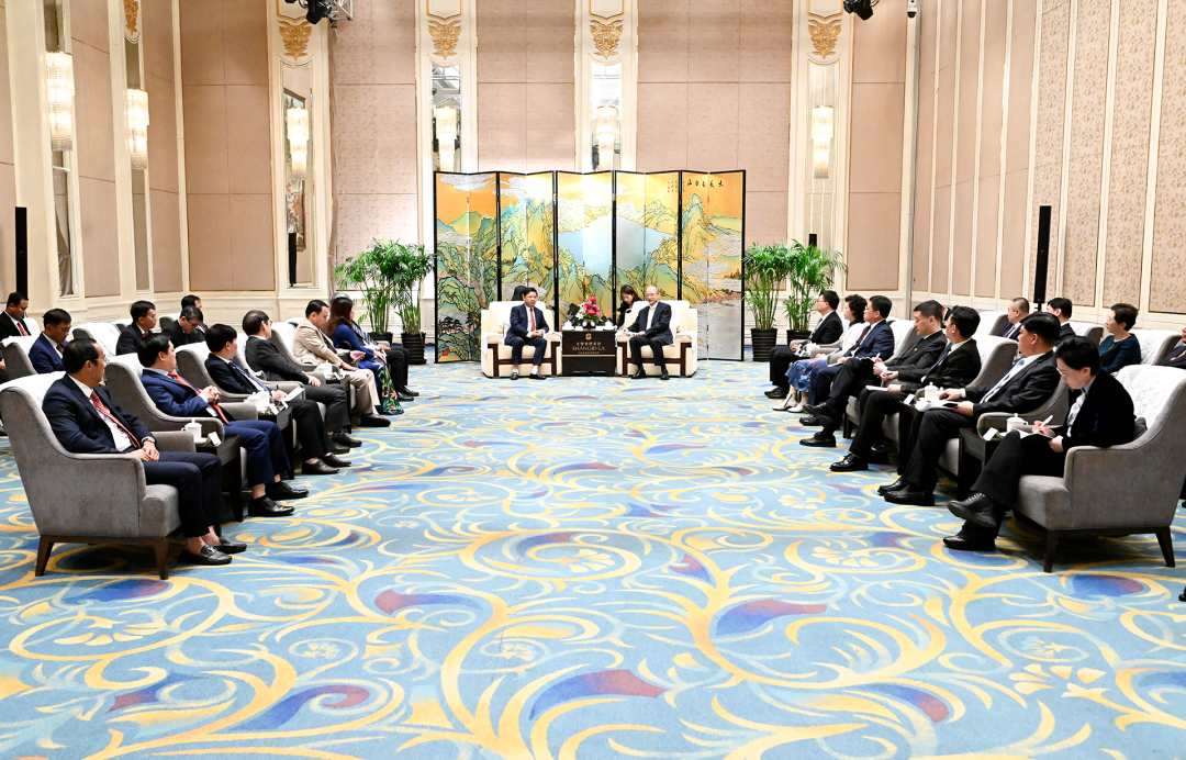 黄强会见越南广南省委书记梁阮明哲
