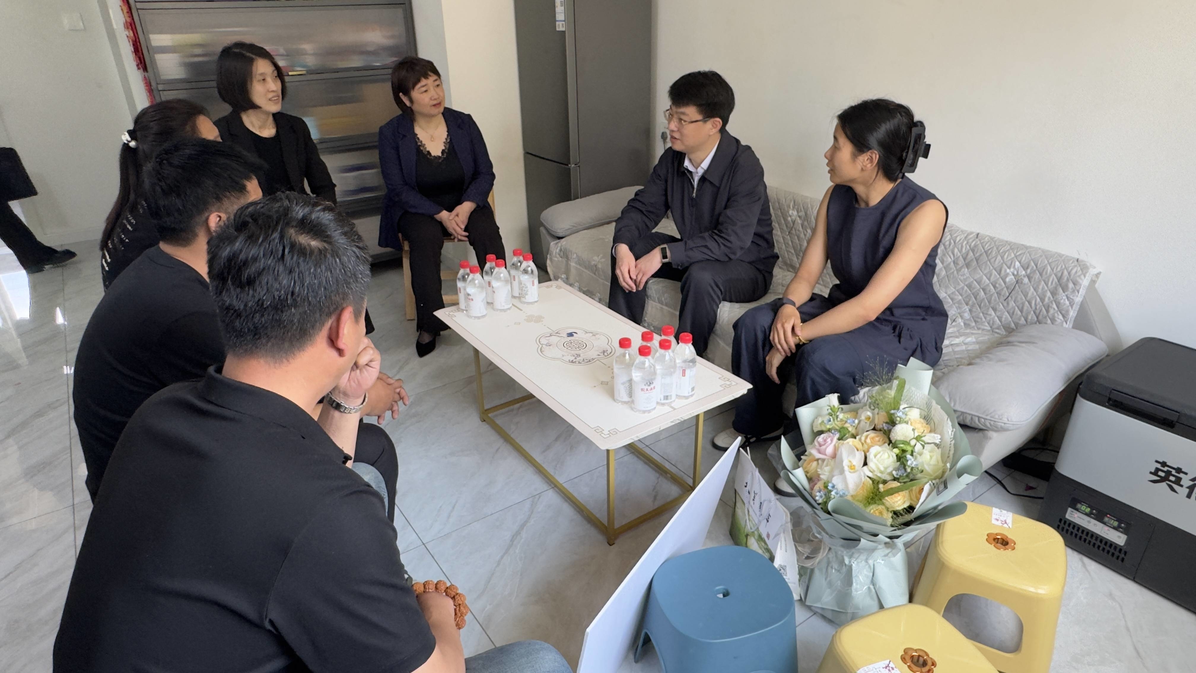 王东看望慰问东丰籍自行车名将苑丽颖