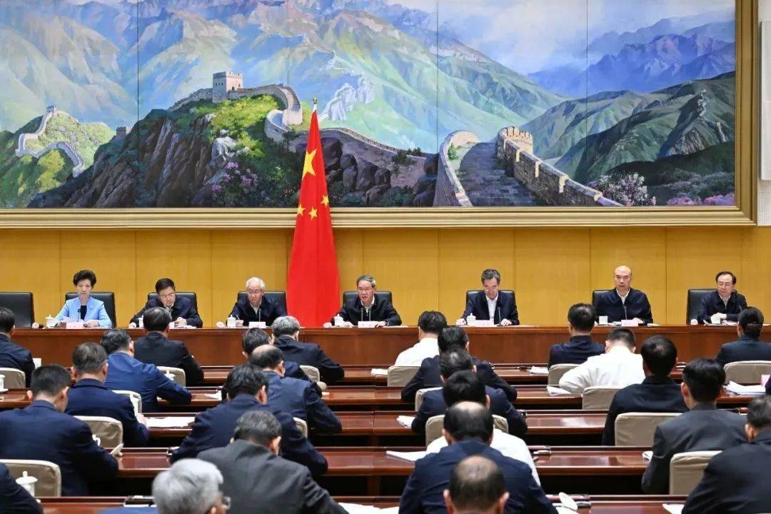 国务院总理李强：千方百计稳定就业 深挖潜力提振消费