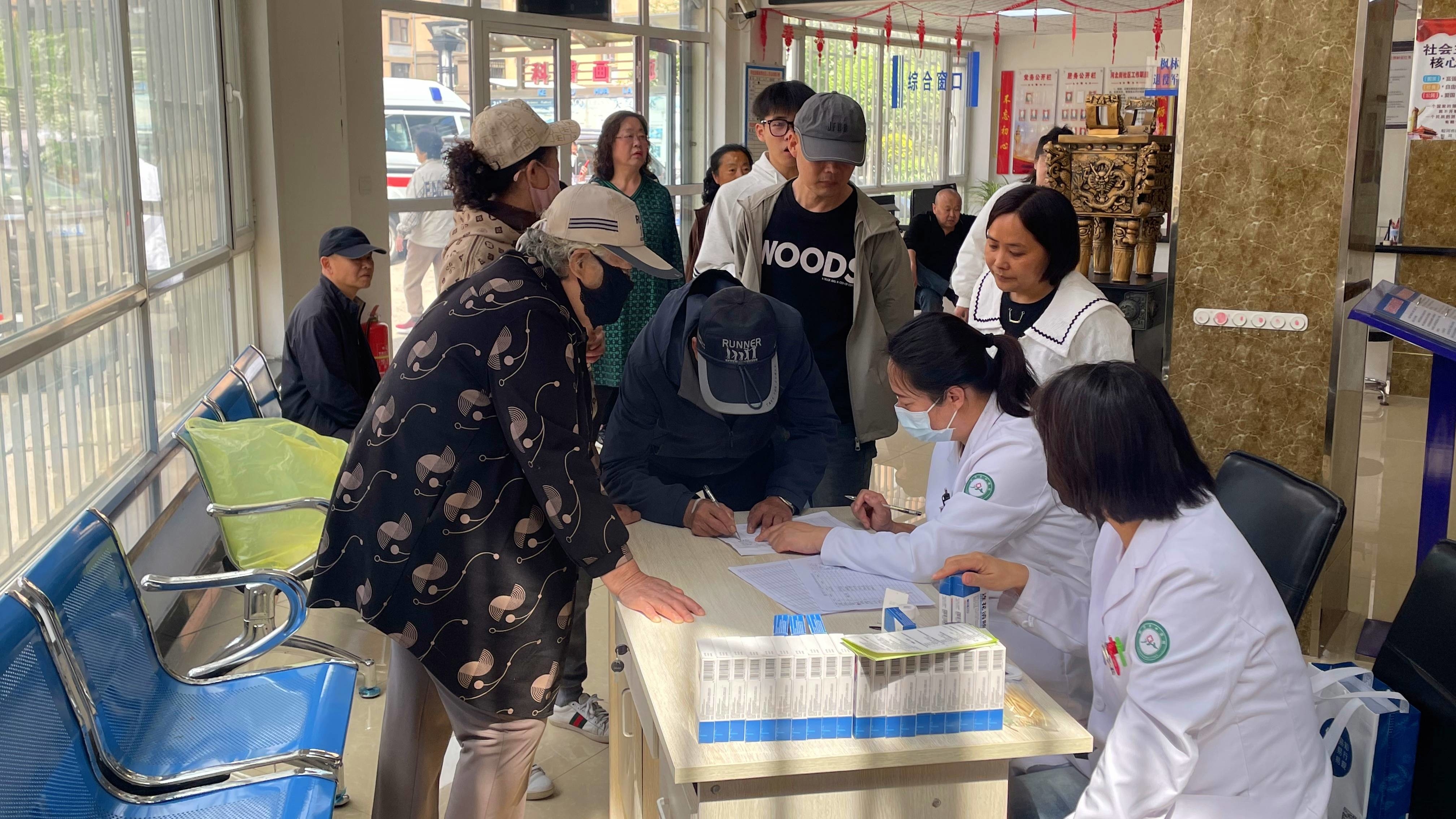 蛟河市河北街道枫林湾社区开展义诊活动