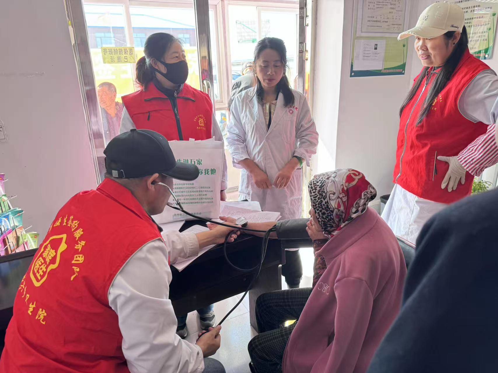 伊通县新兴乡开展健康知识科普义诊活动