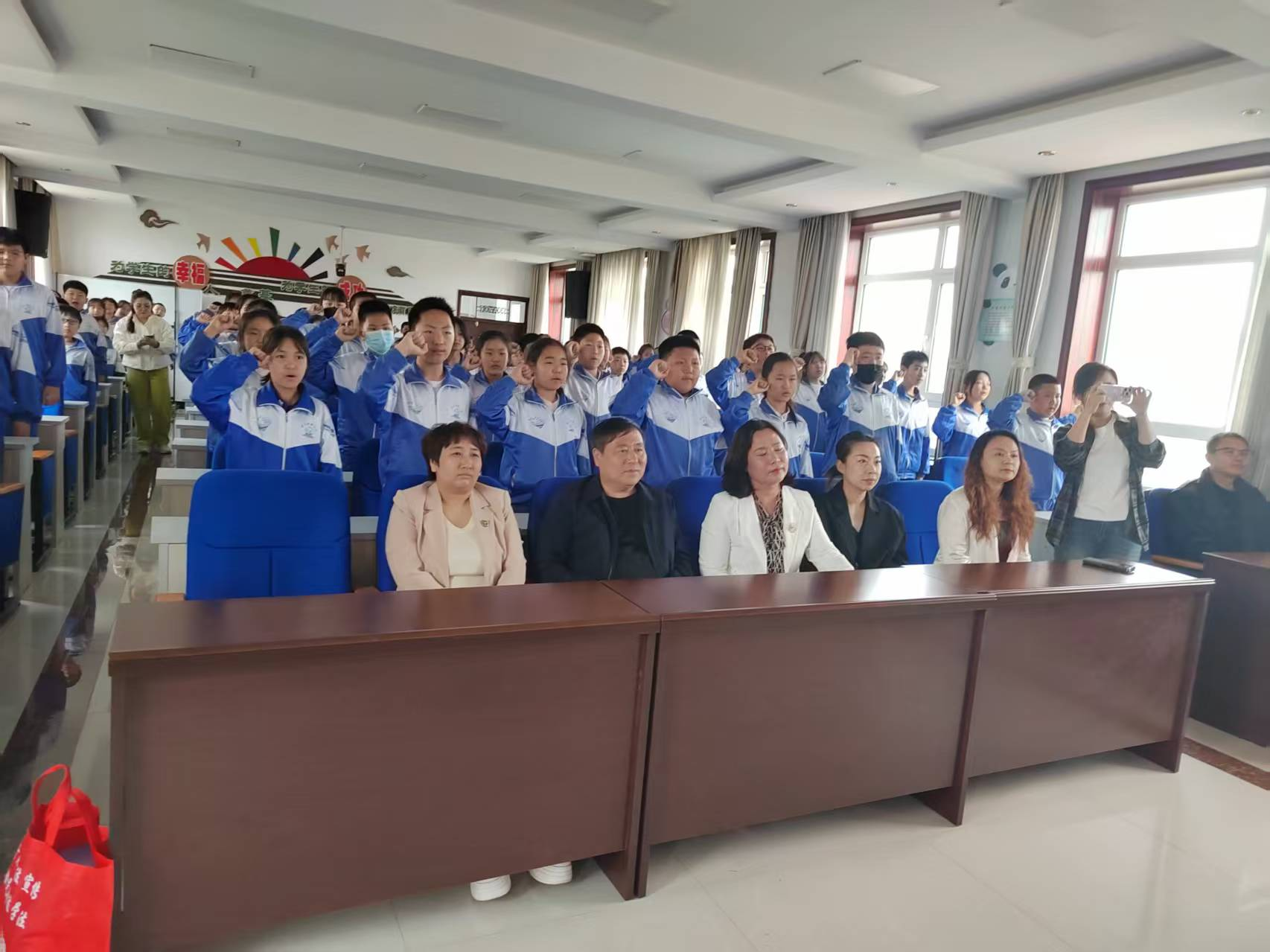 东丰：法润校园启新程 法治讲座护成长