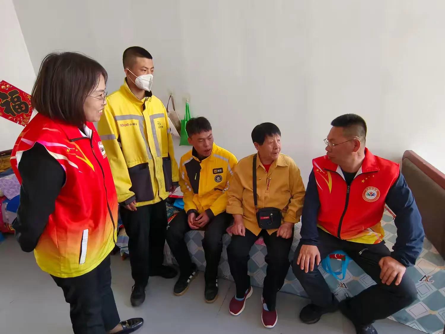 辉南县朝辉街道富强社区携手“骑”心向党志愿服务队开展“‘骑’心向党扬善举  暖阳敬老润桑榆”我为群众办实事文明实践活动