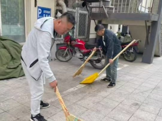 辉南县农业农村局常态化开展小区环境卫生整治
