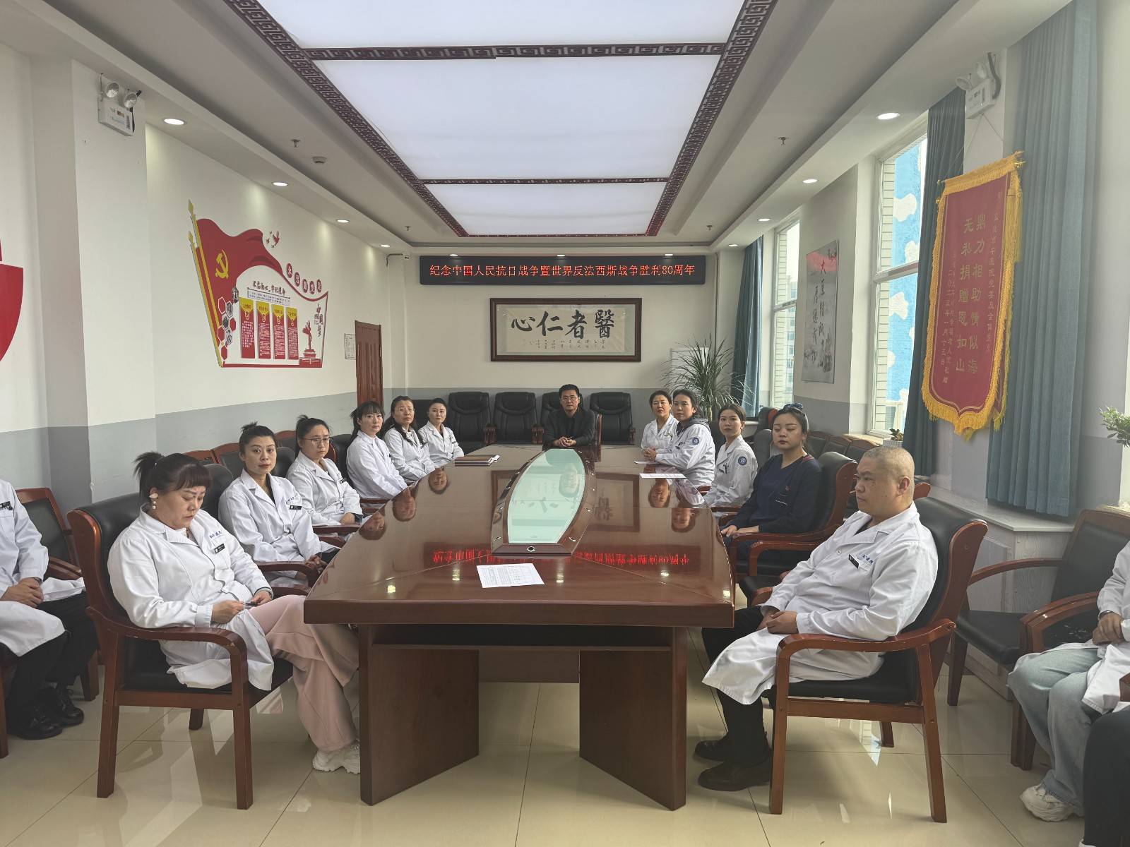 中医院多形式开展中国人民抗日战争暨世界反法西斯战争胜利80周年主题宣传