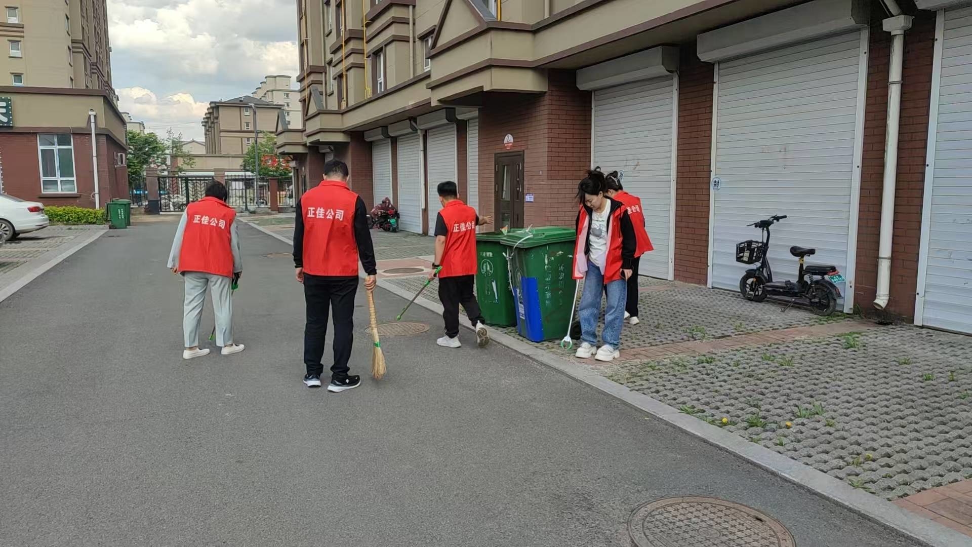 辉南县住建局常态化开展小区环境卫生整治