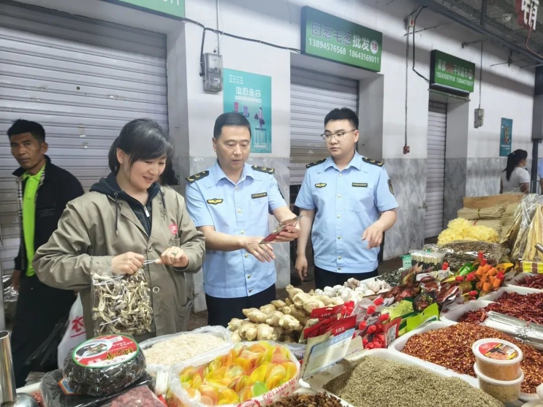 【培树新风尚 文明月月行】优环境、通管网、净路面 “让‘烟火气’更文明”