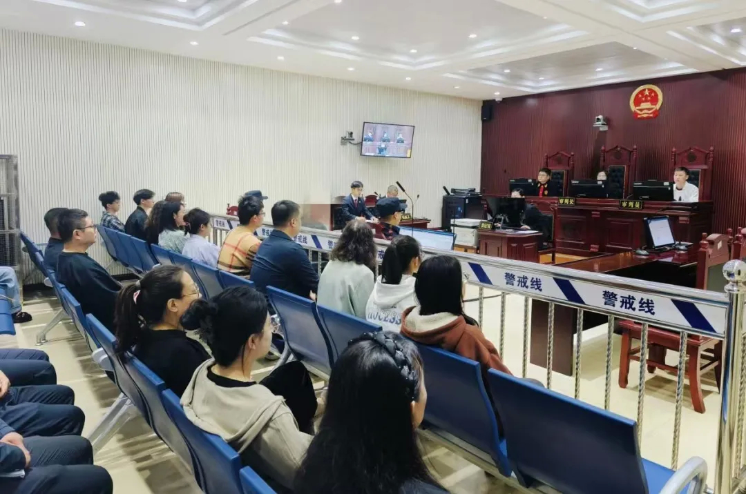 中共永吉县委全面依法治县委员会办公室组织开展全县领导干部和国家机关工作人员旁听庭审活动