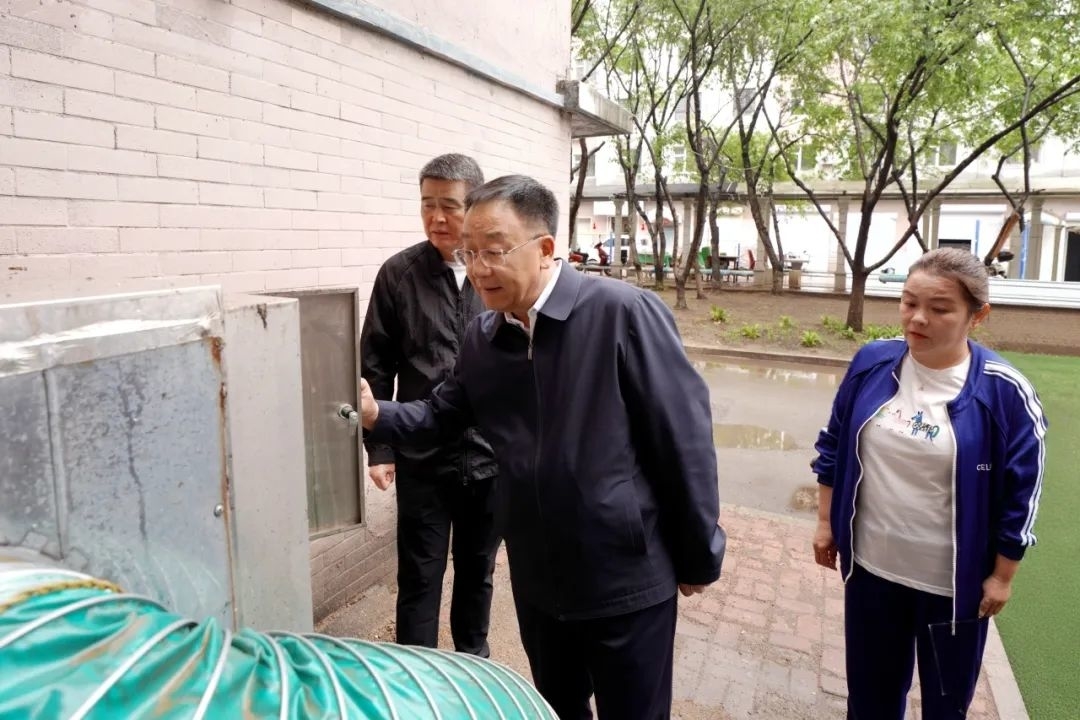 史秀明参加东凤街道兴工社区2025年第3次“大党委”联席会议